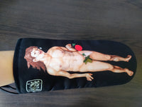 Oven glove “Adam” by Katrin Valgemäe in use, featuring a bold and artistic design for kitchen lovers